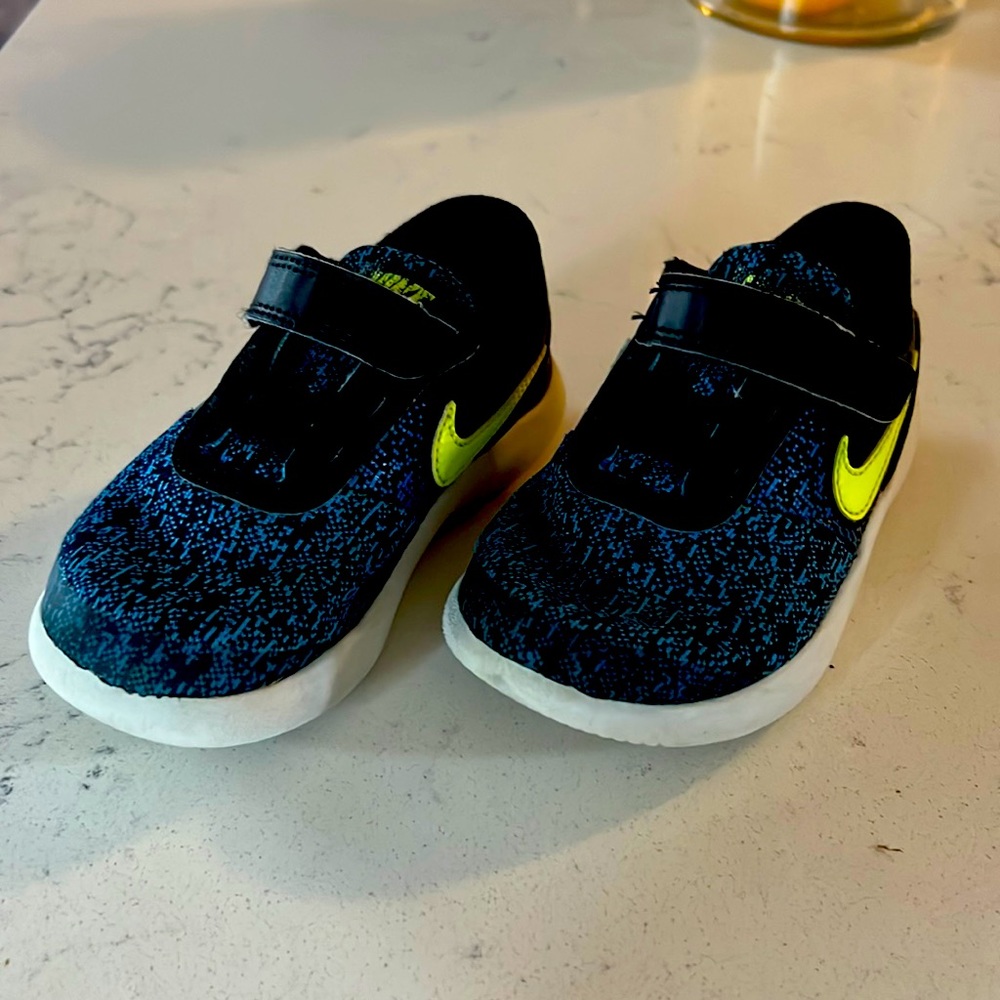 Little kid Nikes